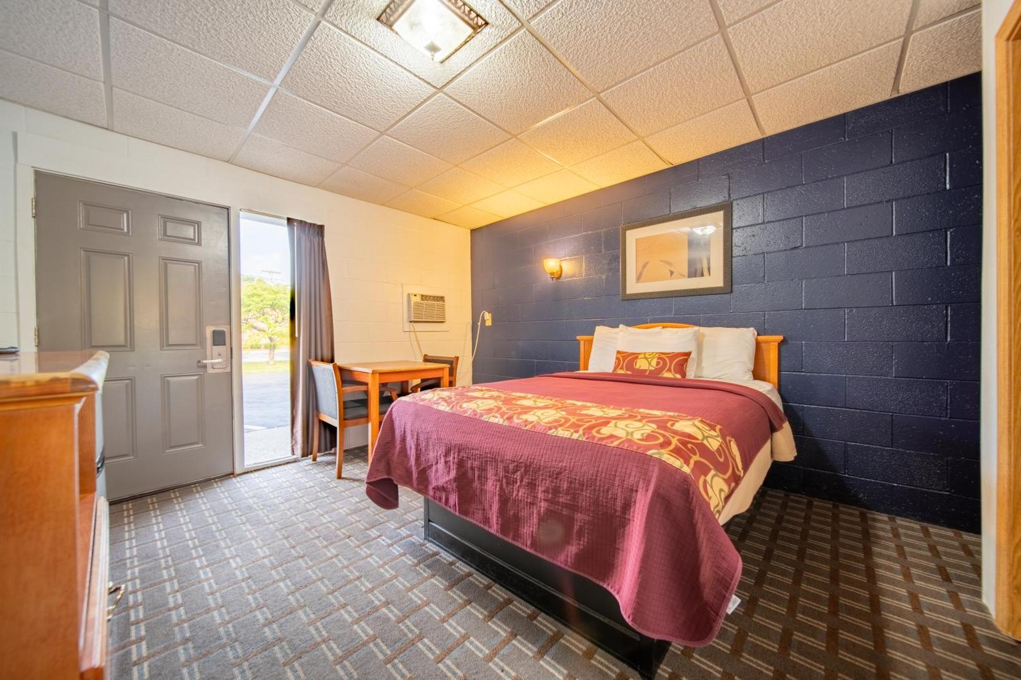 Sleep-ees Inn Saginaw Buitenkant foto