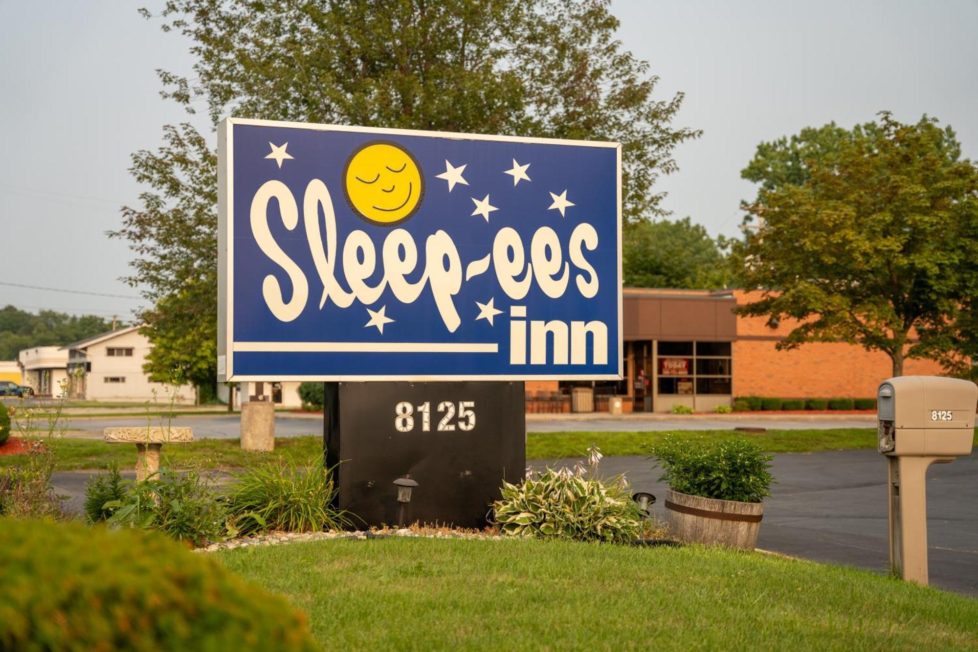 Sleep-ees Inn Saginaw Buitenkant foto