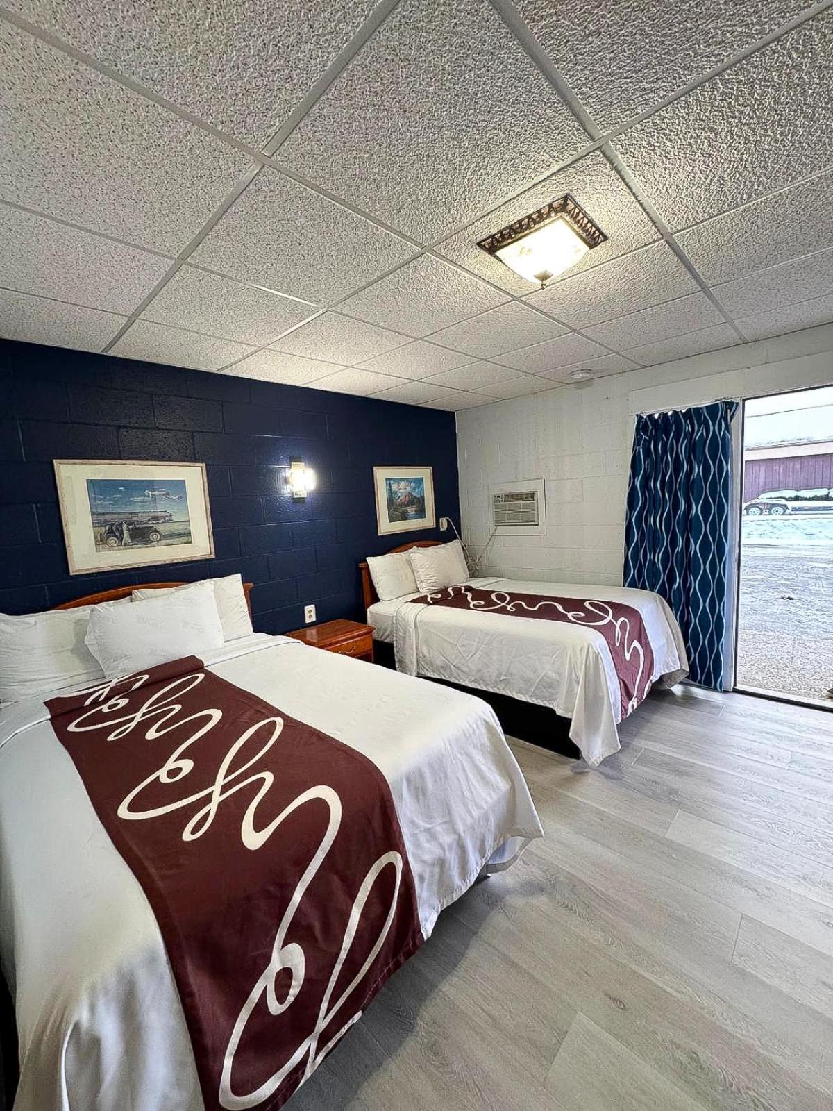 Sleep-ees Inn Saginaw Buitenkant foto