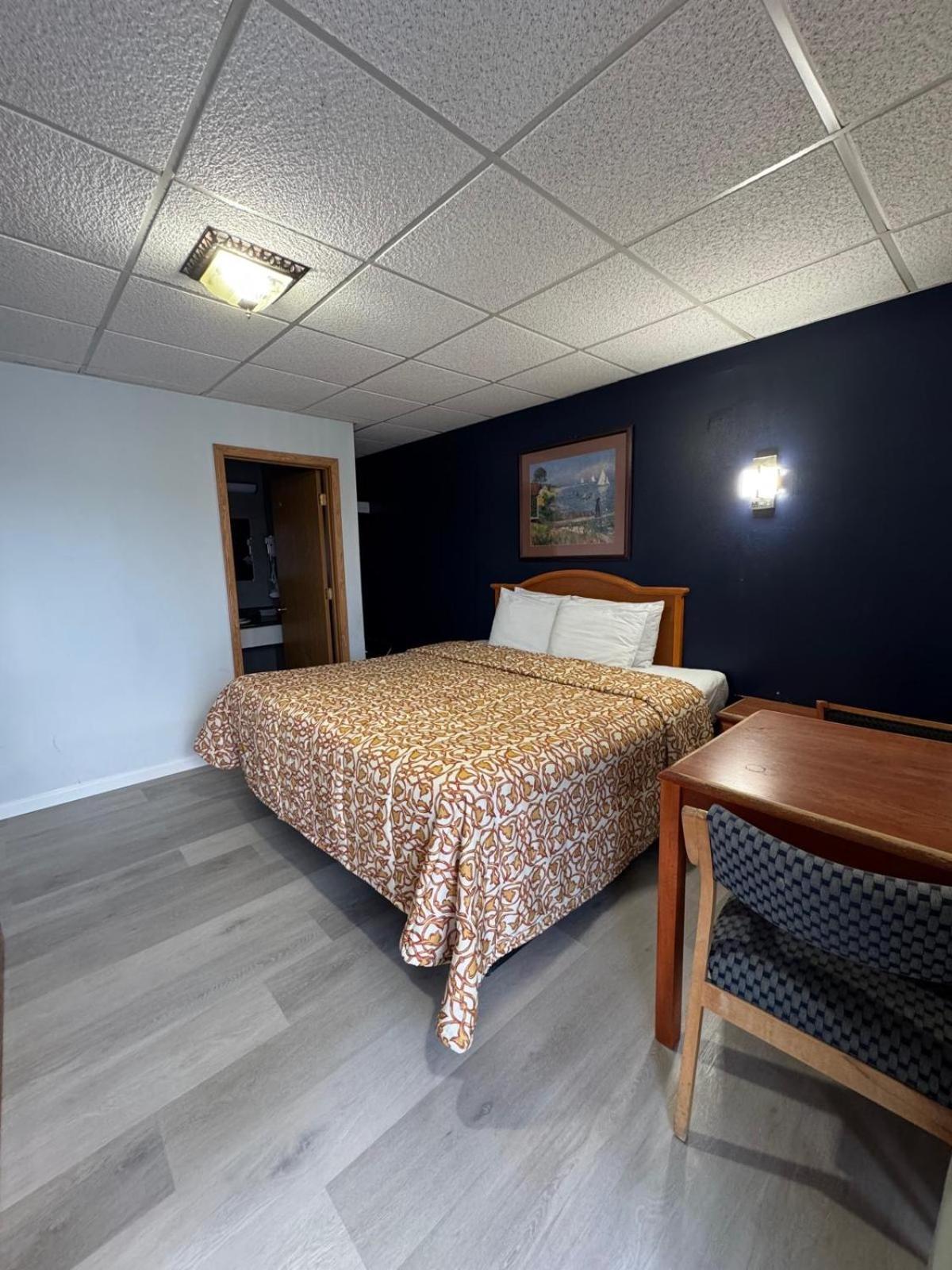 Sleep-ees Inn Saginaw Buitenkant foto